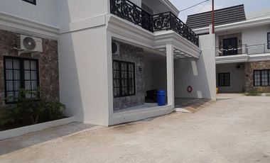 RUMAH DIAPIT 2 PINTU TOL CISALAK DAN GTO CIBUBUR