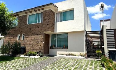 Casa en VENTA Modelo Verona con ampliación y remodelación en Fraccionamiento Residencial Bosque de las Fuentes, en Calimaya, Estado de México.