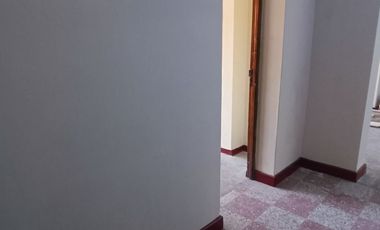 Vendo Edificio de 03 Pisos + Aires – Ideal Para Negocio, Taller o Alquiler