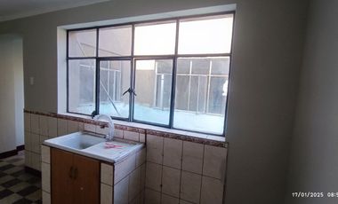 Vendo Edificio de 03 Pisos + Aires – Ideal Para Negocio, Taller o Alquiler