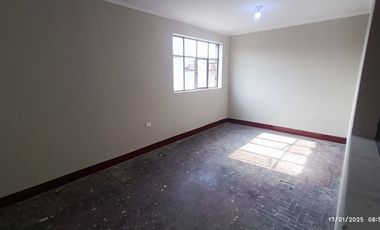 Vendo Edificio de 03 Pisos + Aires – Ideal Para Negocio, Taller o Alquiler