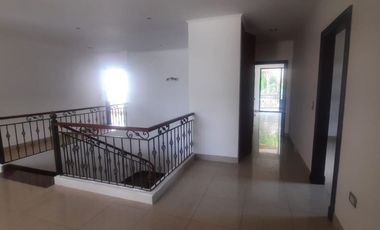 Samborondon, Renta de linda casa 4 dormitorios con piscina