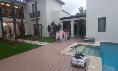 Samborondon, Renta de linda casa 4 dormitorios con piscina