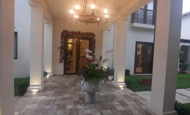 Samborondon, Renta de linda casa 4 dormitorios con piscina