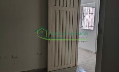 VENDEMOS CASA OFICINAS DE DOS PLANTAS CON BODEGA  EN EL BARRIO GAITÁN DE GIRARDOT CUNDINAMARCA- COLOMBIA.
