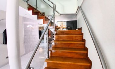 👨‍👩‍👧‍👦 VENDO MODERNA Y ELEGANTE CASA DE 3 PISOS + AZOTEA EN SAN LUIS