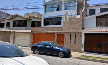 👨‍👩‍👧‍👦 VENDO MODERNA Y ELEGANTE CASA DE 3 PISOS + AZOTEA EN SAN LUIS