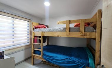 Se vende casa con cabaña en Rene Schneider casi llegando a Rubén Darío, Valdivia