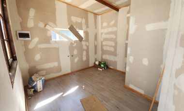 Se vende casa con cabaña en Rene Schneider casi llegando a Rubén Darío, Valdivia