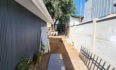 Se vende casa con cabaña en Rene Schneider casi llegando a Rubén Darío, Valdivia