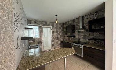 HERMOSA CASA EN VENTA ZONA NATURA 2 LOMAS DE ANGELOPOLIS