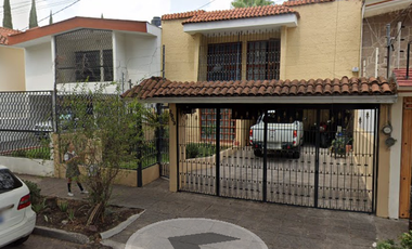 OPORTUNIDAD DE INVERSIÓN Propiedad de Recuperación Bancaria en Av. Faro, Bosques de la Victoria, Guadalajara, Jal.