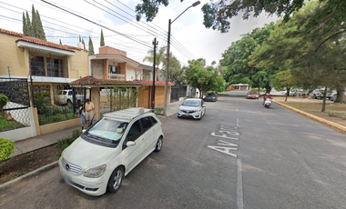 OPORTUNIDAD DE INVERSIÓN Propiedad de Recuperación Bancaria en Av. Faro, Bosques de la Victoria, Guadalajara, Jal.