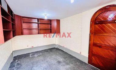 Se Vende Casa, Excelente Ubicación En Ate