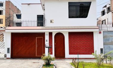 Se Vende Casa, Excelente Ubicación En Ate