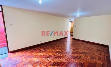 Se Vende Casa, Excelente Ubicación En Ate