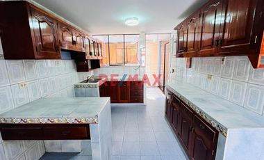 Se Vende Casa, Excelente Ubicación En Ate