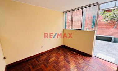 Se Vende Casa, Excelente Ubicación En Ate