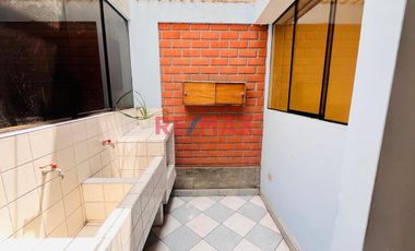 Se Vende Casa, Excelente Ubicación En Ate