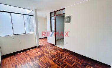 Se Vende Casa, Excelente Ubicación En Ate