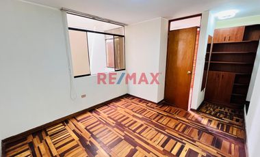 Se Vende Casa, Excelente Ubicación En Ate