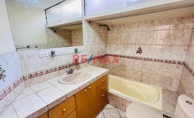 Se Vende Casa, Excelente Ubicación En Ate