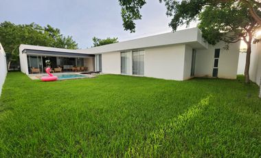 CASA DE UNA PLANTA AMUEBLADA EN LA PRIVADA SAN JOSE TULIPANES, CHOLUL