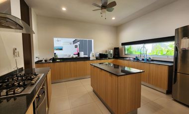 CASA DE UNA PLANTA AMUEBLADA EN LA PRIVADA SAN JOSE TULIPANES, CHOLUL