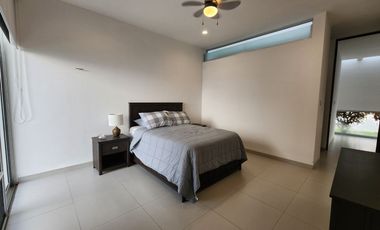 CASA DE UNA PLANTA AMUEBLADA EN LA PRIVADA SAN JOSE TULIPANES, CHOLUL