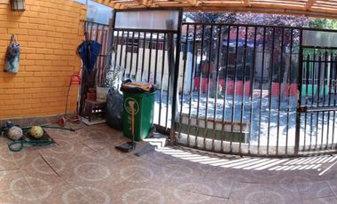 ¡Casa sólida en El Bosque! Pasaje San Clemente