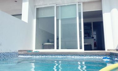 Vendo casa de playa con piscina, amoblada en 2da. fila, condominio Neptuno, Cerro Azul, Cañete, km 129.90