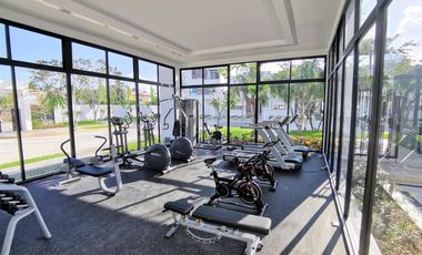 CASA CON JARDIN EN RESIDENCIAL PRIVADO CON CASA CLUB