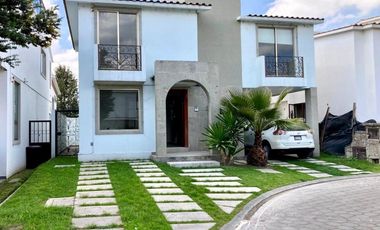 Casa en venta en Condado del Valle, Metepec, Estado de México, sección Bakeira