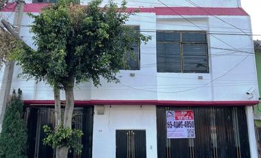 Casa en venta, 6 recámaras, 4 autos, escriturada.