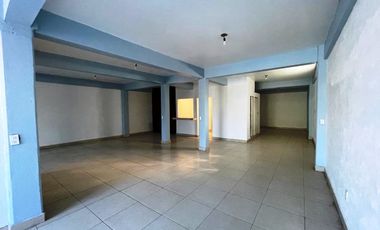 Casa en venta, 6 recámaras, 4 autos, escriturada.