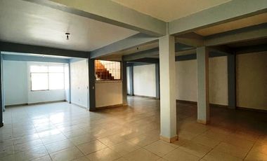 Casa en venta, 6 recámaras, 4 autos, escriturada.