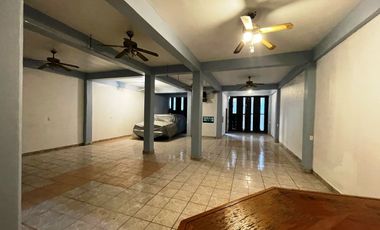 Casa en venta, 6 recámaras, 4 autos, escriturada.