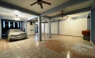 Casa en venta, 6 recámaras, 4 autos, escriturada.