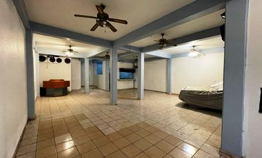 Casa en venta, 6 recámaras, 4 autos, escriturada.