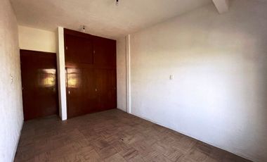 Casa en venta, 6 recámaras, 4 autos, escriturada.