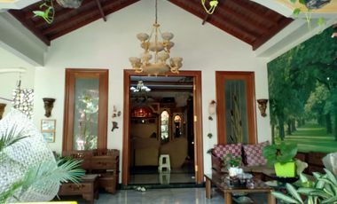 Rumah siap huni design classic furnished di Kerten Solo Jawa tengah