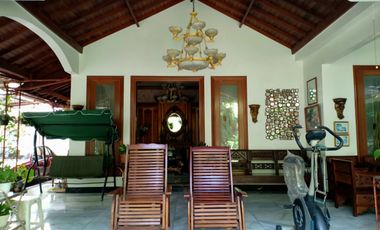Rumah siap huni design classic furnished di Kerten Solo Jawa tengah