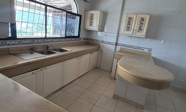 Departamento  en Alquiler en los Ceibos, 4 Habitaciones, 3 Baños, Balcón, Parqueos, Seguridad,  Norte de Guayaquil.