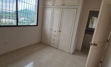 Departamento  en Alquiler en los Ceibos, 4 Habitaciones, 3 Baños, Balcón, Parqueos, Seguridad,  Norte de Guayaquil.