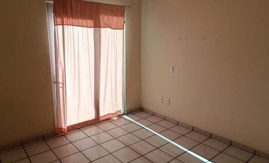 PRECIOSA Y AMPLIA CASA, EXCELENTE UBICACIÓN EN FRACC. RESIDENCIAL PARQUES DEL NILO, GUADALAJARA -NO CRÉDITOS-