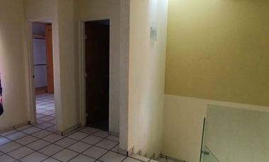 PRECIOSA Y AMPLIA CASA, EXCELENTE UBICACIÓN EN FRACC. RESIDENCIAL PARQUES DEL NILO, GUADALAJARA -NO CRÉDITOS-