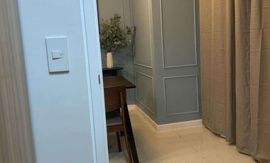 FOR RENT - MODERN, LARGE 1BR WITH SEAVIEW BALCONY IN MANDANI BAY, CEBU. INTERIOR DESIGNED UNIT.