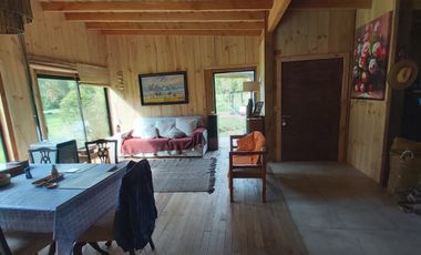 CASA CERCANA A LAGO RANCO.