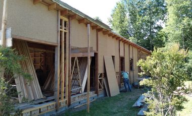 CASA CERCANA A LAGO RANCO.