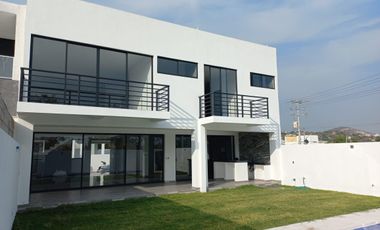 VENTA DE CASA NUEVA CON DOS CASAS CLUB EN FRACCIONAMIENTO LA CIMA, BURGOS CORINTO